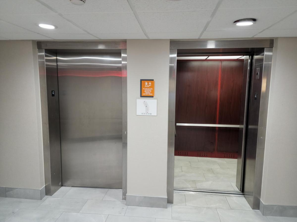 La Quinta Inn & Suites By Wyndham レイク・ジョージ エクステリア 写真