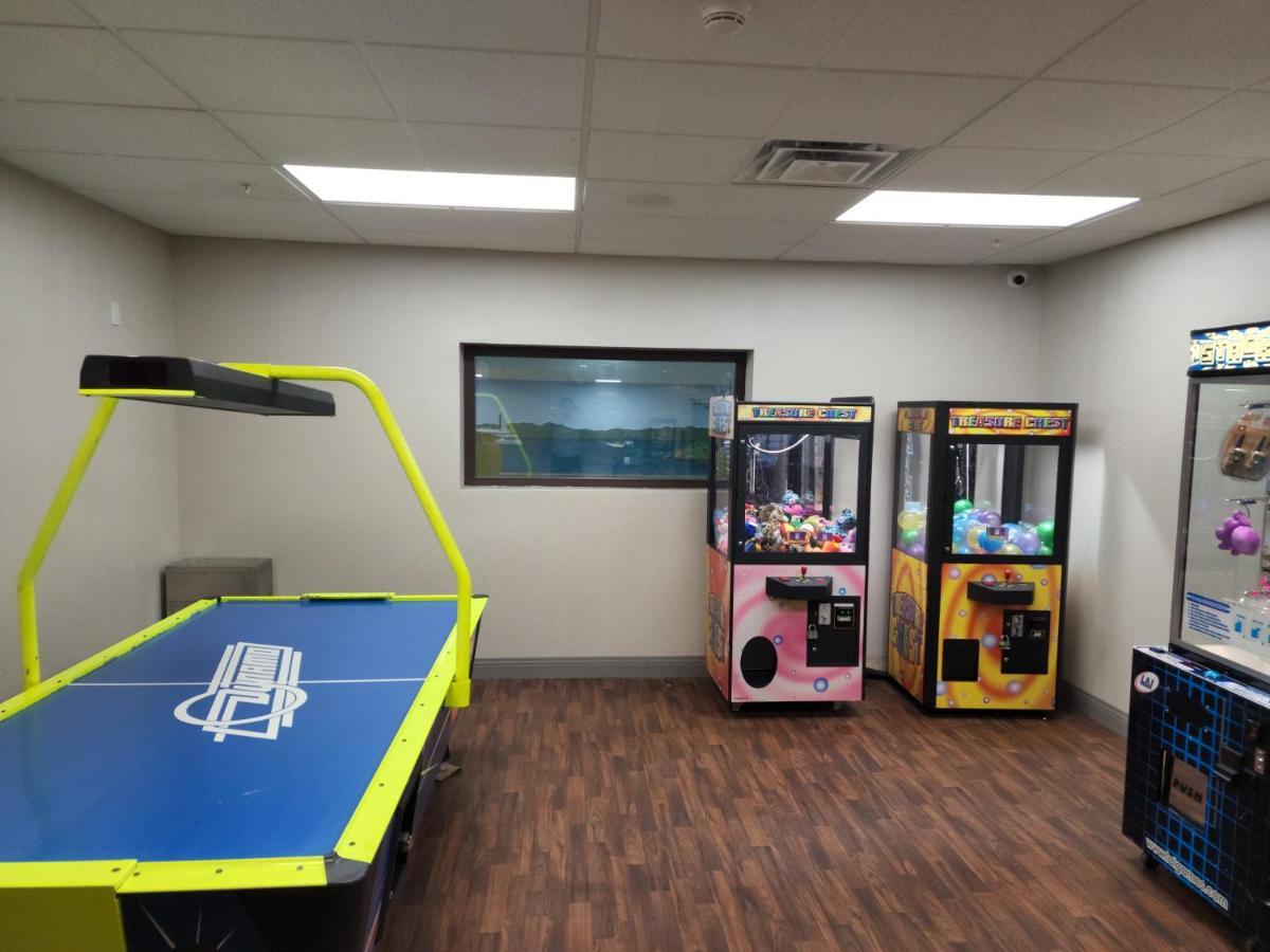 La Quinta Inn & Suites By Wyndham レイク・ジョージ エクステリア 写真