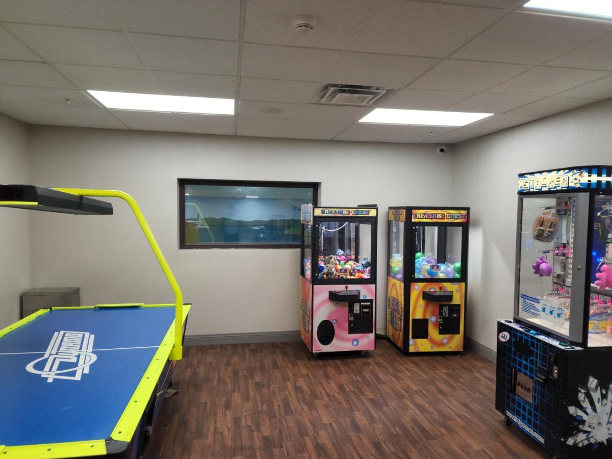 La Quinta Inn & Suites By Wyndham レイク・ジョージ エクステリア 写真