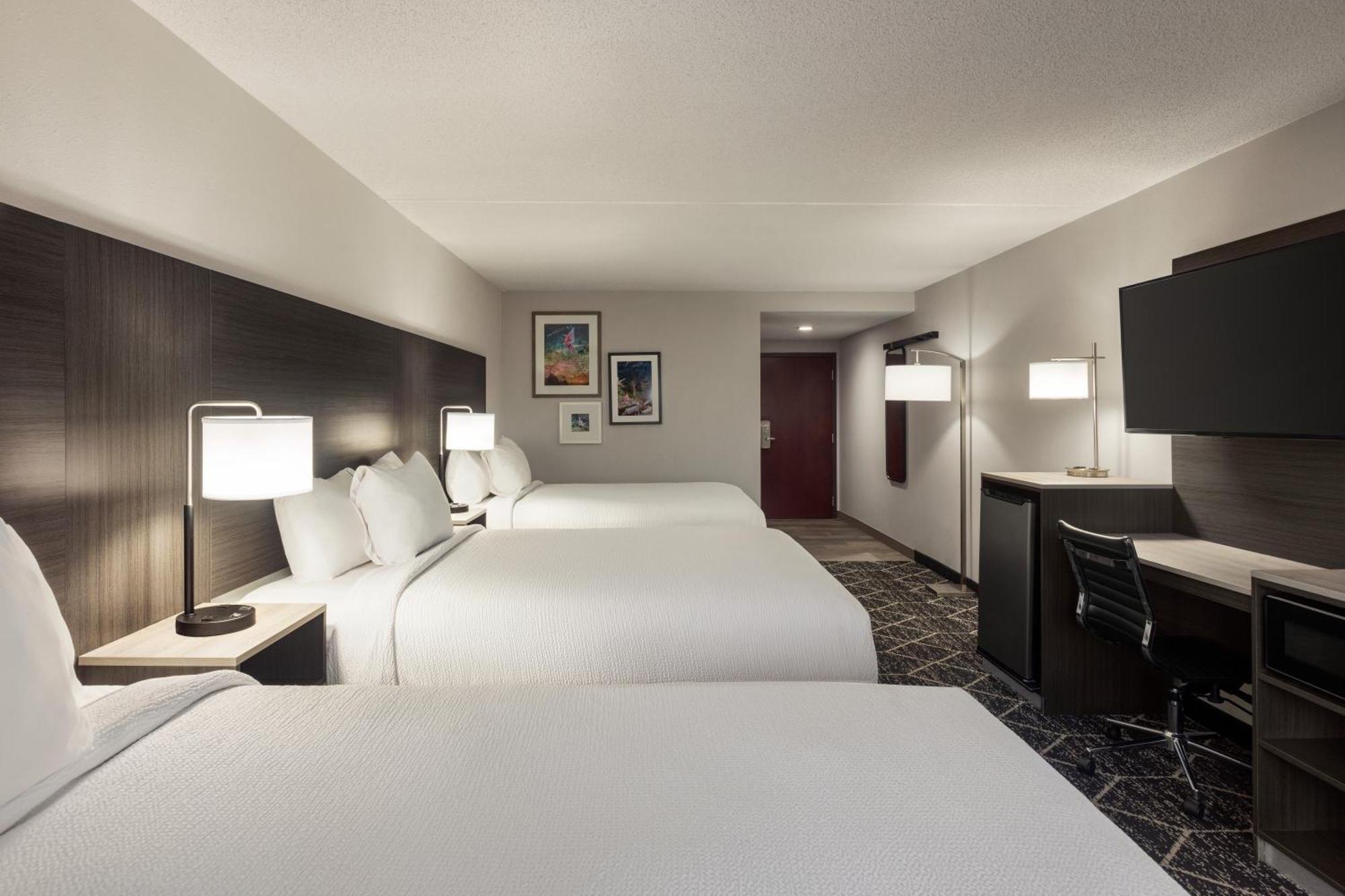 La Quinta Inn & Suites By Wyndham レイク・ジョージ エクステリア 写真
