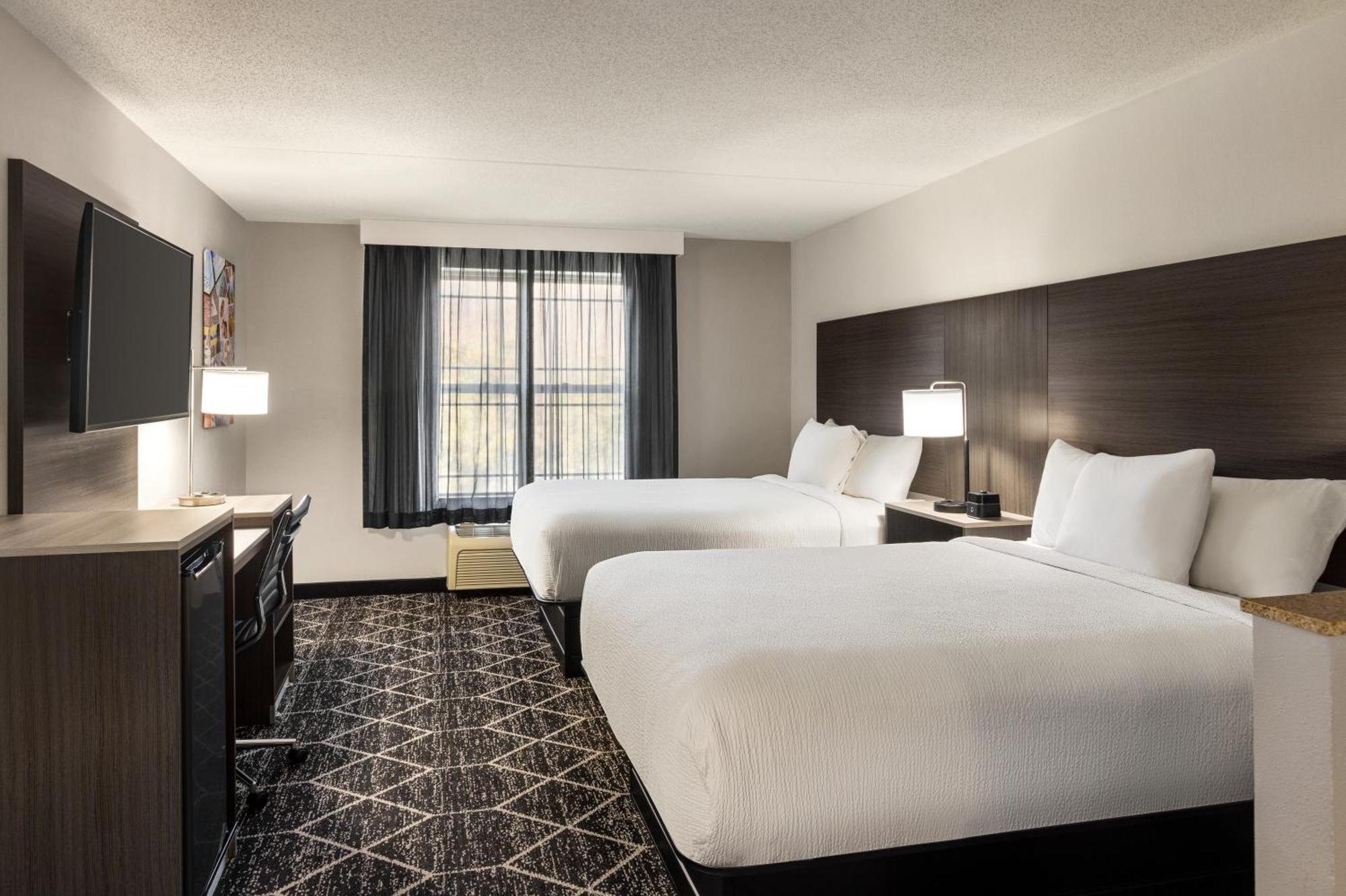 La Quinta Inn & Suites By Wyndham レイク・ジョージ エクステリア 写真