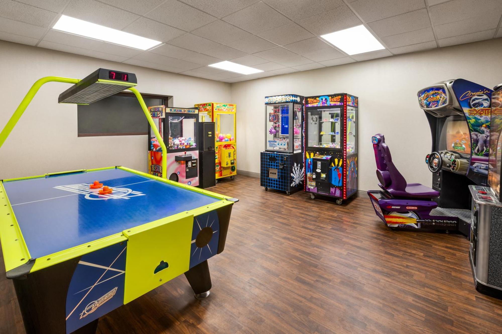 La Quinta Inn & Suites By Wyndham レイク・ジョージ エクステリア 写真
