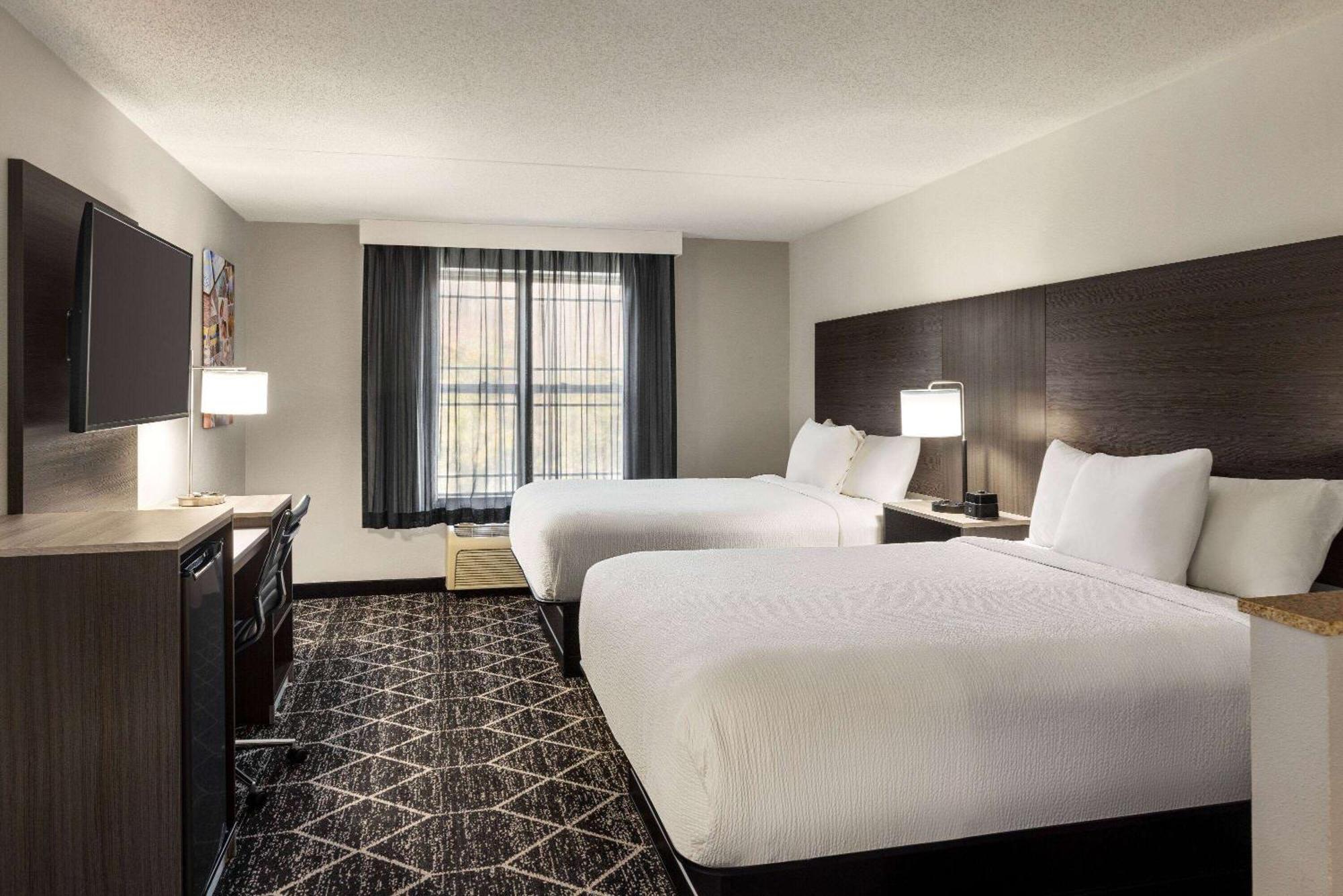 La Quinta Inn & Suites By Wyndham レイク・ジョージ エクステリア 写真