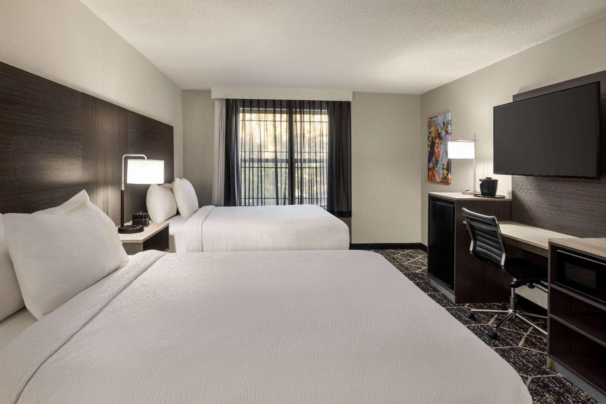 La Quinta Inn & Suites By Wyndham レイク・ジョージ エクステリア 写真