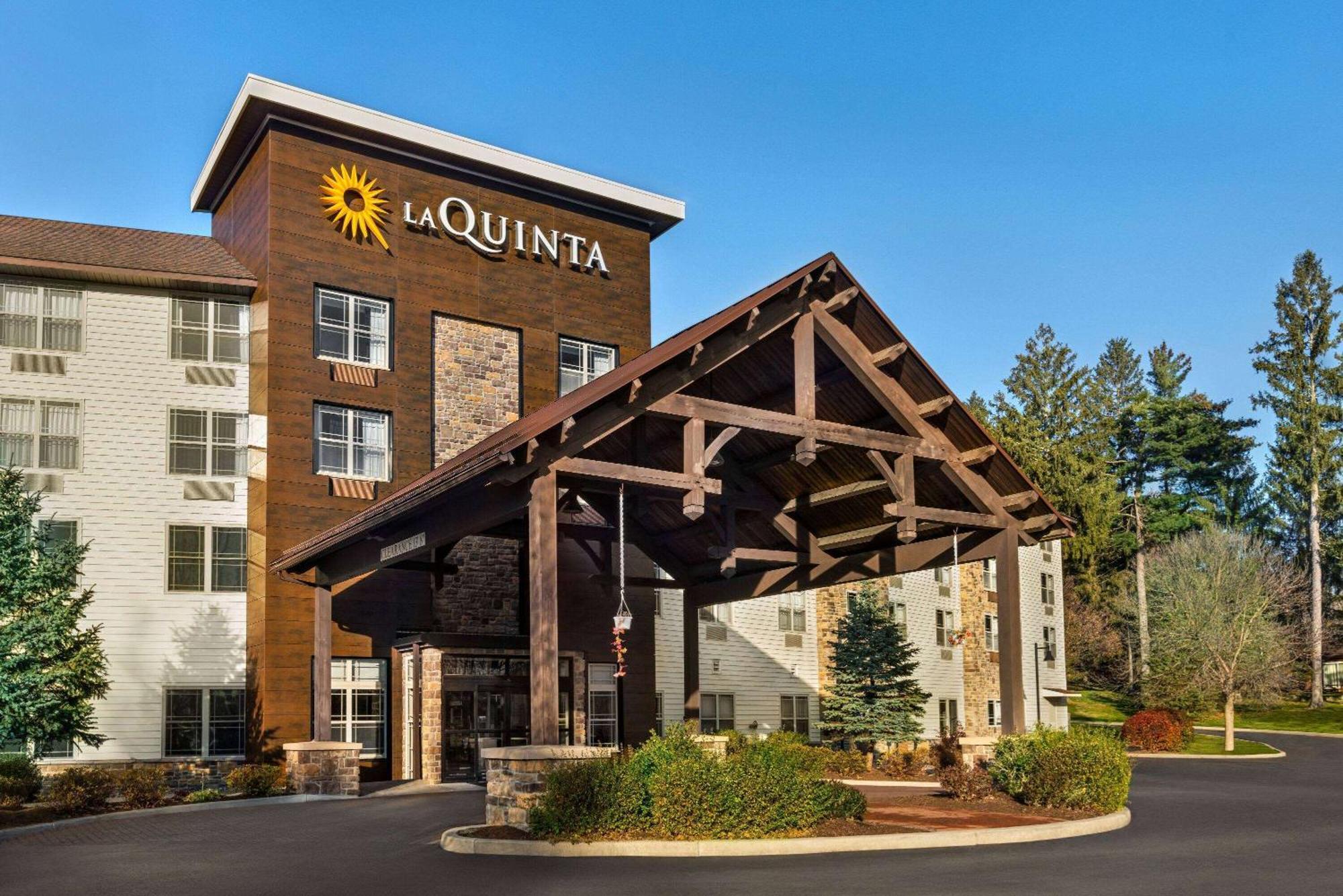 La Quinta Inn & Suites By Wyndham レイク・ジョージ エクステリア 写真
