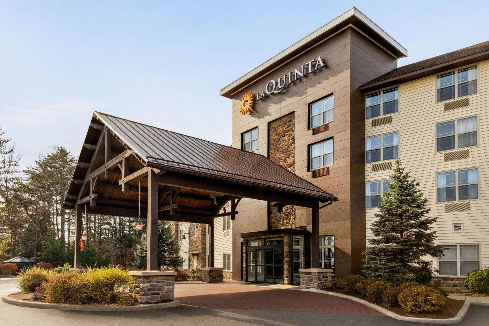 La Quinta Inn & Suites By Wyndham レイク・ジョージ エクステリア 写真